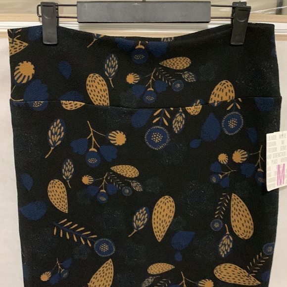 LuLaRoe Dresses & Skirts - LulaRoe Cassie Skirt 🌺3/$15